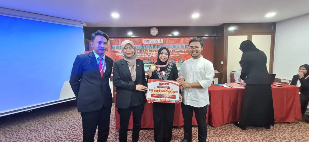 Mahasiswa Bisnis Digital UNM terpilih sebagai 1st Best Innovation Pada Youth International Summit Kuala Lumpur, Malaysia